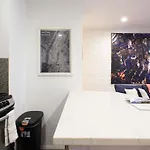 26-4b Newly Furnished 1br W D Courtyard *