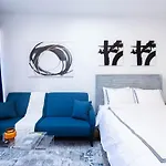 26-4a New Prime 20's W D Shared Courtyard * New York
