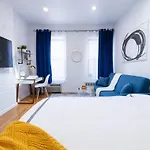 Apartment 26-4a New Prime 20's W D Shared Courtyard *