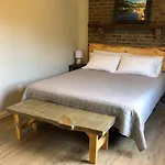 Modern 2 Bedroom Apartment In Midtown West