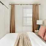 Apartment 69-4d Trendy Lower East Side 1b Brand New