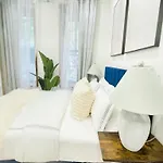 48-1fe Brand New 1br Prime Hell's Kitchen Wd In Unit New York