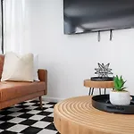 Apartment 91-1d 3br 2baths Duplex With A Private Back Yard - Gym *