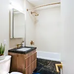 Apartment 52-3de Newly Renovated 2br Bth Midtown East *