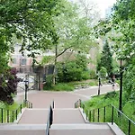 Large In Charming Townhouse