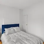 89-3fs Newly Furnished 2br 1bath Ues Apartment *