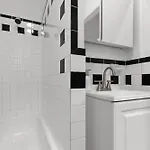 89-3fs Newly Furnished 2br 1bath Ues Apartment *
