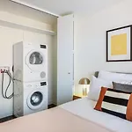 Ues 1br W Doorman Gym Roof Nr Hospital Nyc-375 *