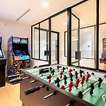 Midtown E 2br W Elevator Doorman Gym Nr Un Nyc-752 Apartment *