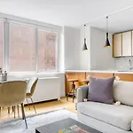 Apartment Midtown E 2br W Elevator Doorman Gym Nr Un Nyc-752 *