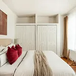 61-2c Prime Ues 2br Newly Furnished Value Apartment