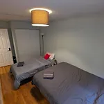 Private In 4 Bedroom Ground Near Subway Homestay