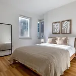 Apartment Midtown West 1br W Doorman Nr Rockefeller Center Nyc-1394 *