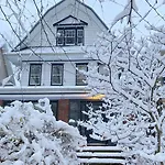 The Griffin B And B, Private Two Bedroom In Victorian Ditmas Park Apartment *