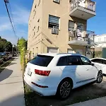 Comfortable And Simple Room For One Person Near Manhattan On Train