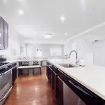 Waterfront Gem Duplex 3 Bedroom 2floor In Whitestone Bronx Free Parking