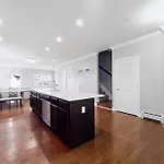 Waterfront Gem Duplex 3 Bedroom 2floor In Whitestone Bronx Free Parking Hotel *