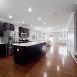 Waterfront Gem Duplex 3 Bedroom 2floor In Whitestone Bronx Free Parking