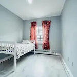 Waterfront Gem Duplex 3 Bedroom 2floor In Whitestone Bronx Free Parking *