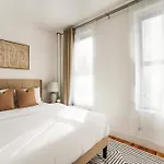 444-2e Modern 2br Hell's Kitchen New York