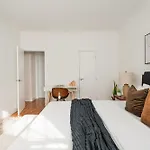 Apartment 444-2e Modern 2br Hell's Kitchen