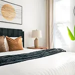 Apartment 444-2e Modern 2br Hell's Kitchen
