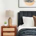 444-2e Modern 2br Hell's Kitchen Apartment New York
