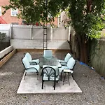Cozy Woodside Near Manhattan New York