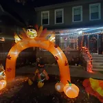 Lovely 2 Bedroom Apartment With 2 Entrance And Parking With A Fee