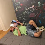 Central And Affordable Williamsburg Private Bedroom Close To Subway