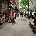 Cozy At The Heart Of Jackson Heights Guest house New York