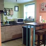 Cozy At The Heart Of Jackson Heights *