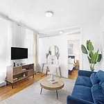 139-2e West Village 1br Value New York