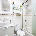 Modern Comfort In Brooklyn * New York