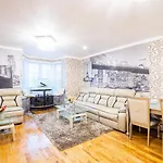 Modern Comfort In Brooklyn *