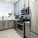 4 Bedroom Sun Drenched & Designer Home