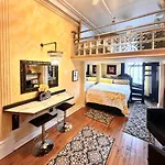 The International Cozy Inn