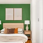 139-3e West Village 1br Value New York