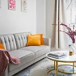 Large Upper East Side 1bd Elevator Rooftop Apartment New York