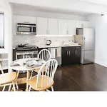 Large Upper East Side 1Bd Elevator Rooftop