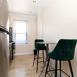 Spacious 1Br Apartment