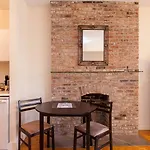 Gorgeous Apt For 2! Heart Of Manhattan!
