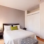 Gorgeous Apt For 2! Heart Of Manhattan!