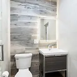 1Br Gorgeous Apt In Lenox Hill!