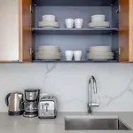 Midtown East 2br W Gym Doorman Wd Nr Parks Nyc-1206 Apartment *