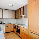 Midtown East 2br W Gym Doorman Wd Nr Parks Nyc-1206 Apartment