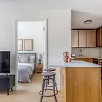 Midtown East 2br W Gym Doorman Wd Nr Parks Nyc-1206 Apartment *
