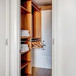 Apartment Midtown East 2br W Gym Doorman Wd Nr Parks Nyc-1206