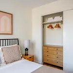 Apartment Midtown East 2br W Gym Doorman Wd Nr Parks Nyc-1206