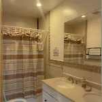 2 Bedroom Bliss In College Point Apartment *